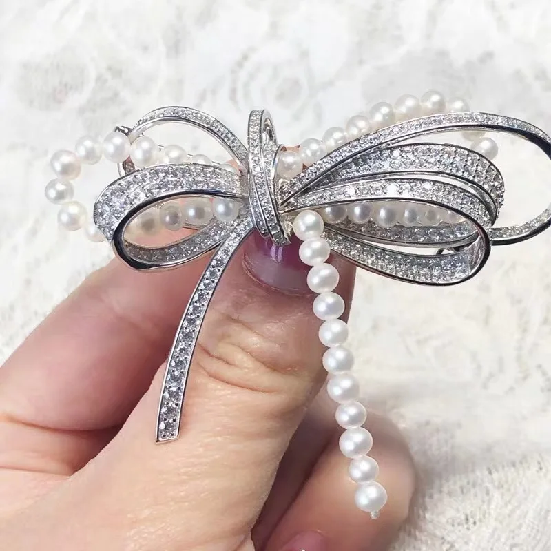 

Женская Брошь в виде цветов