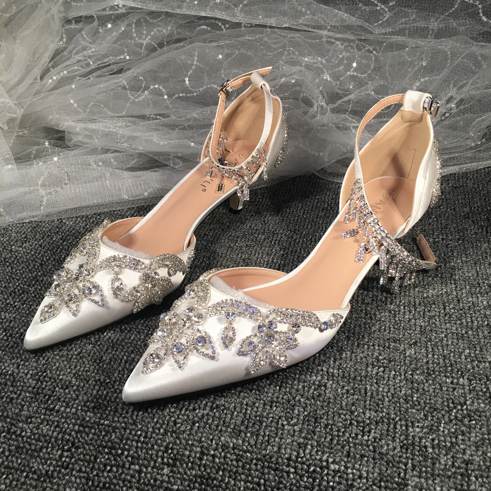 

Wedding Sandals White Satin Shoes Bling Shine Bright Stone Crystals Rhinestone Tassel New Designs Handmade 3cm 5cm Lower Heels