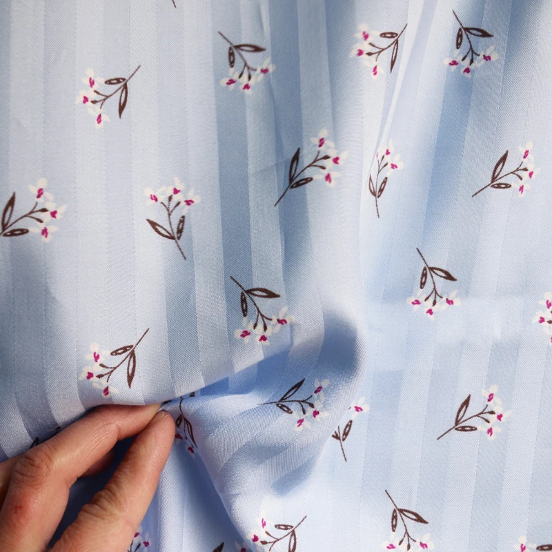 1 метр X 4 метра в цветочную полоску вискозная ткань мягкая рубашка материал: