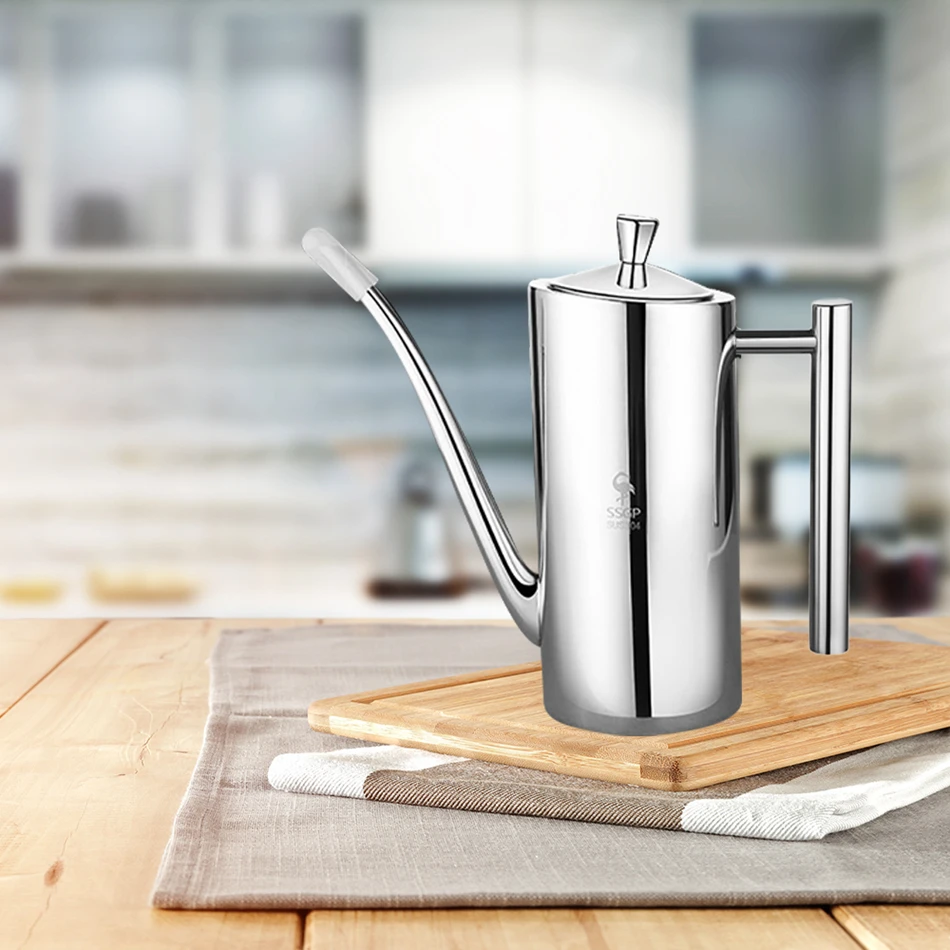 

Kitchen Oil Dispenser Stainless Steel 700ml Oil Pot Bottle Soy Sauce Vinegar Can Seasoning Bottle BBQ Tool Kitchen Accessories