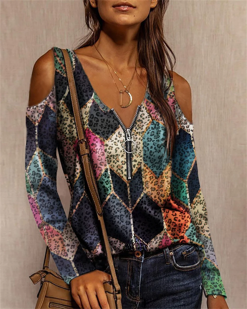 

Women T-shirts Sexy Hollow Leaky Shoulder Element Print 2021 Spring Autumn Long Sleeve Street Hipster Clothing Ladies Tee S-3XL