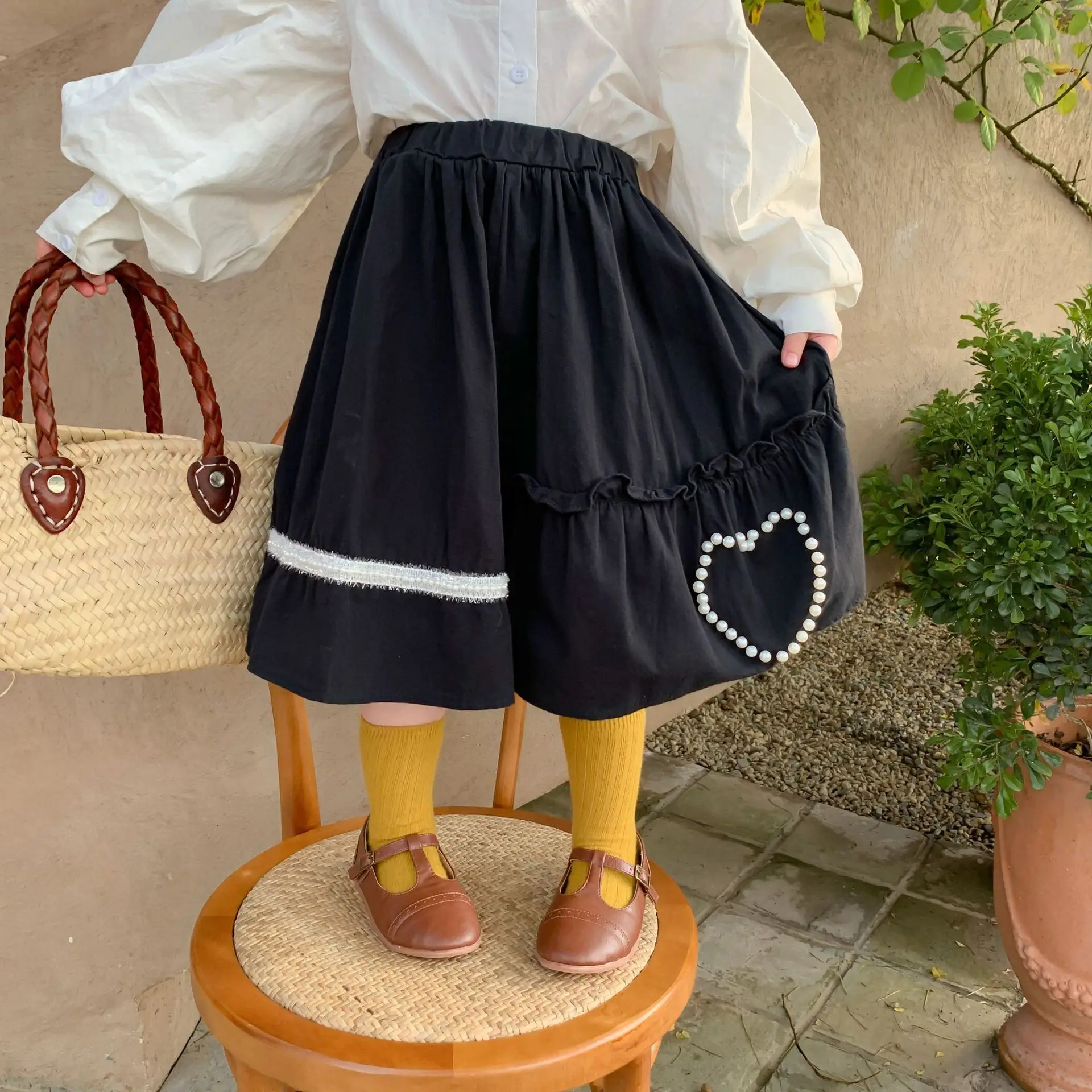 

Girls' Skirt 2021 Autumn New Cute Sweet Love Nail Bead Korean Half Skirt Children's Design Sense Irregular Cute Skirt