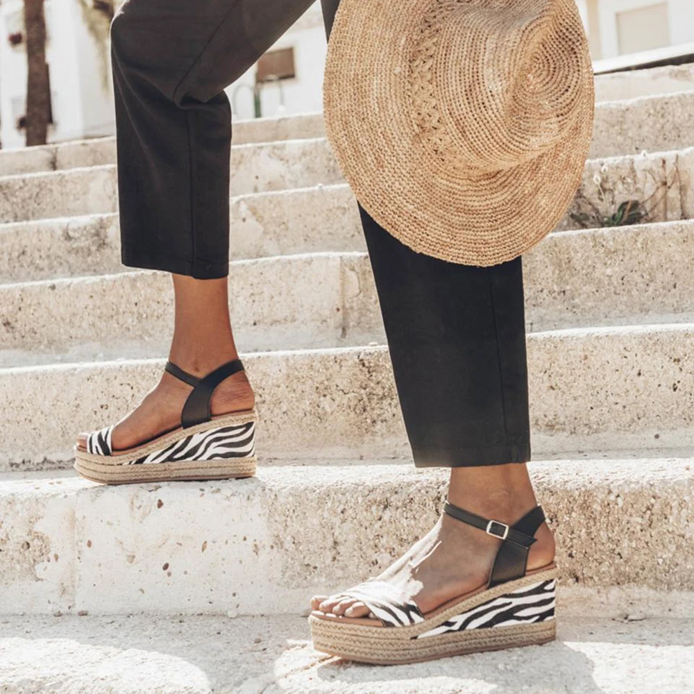 Женские босоножки на платформе Босоножки с открытым носком высокой танкетке