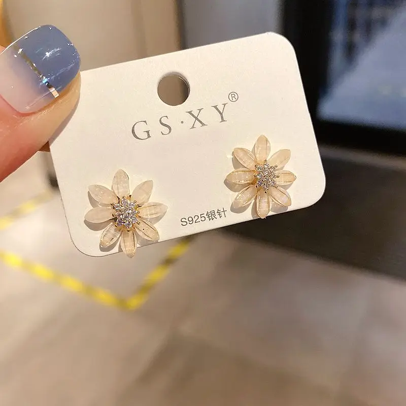 Серьги с белыми глазурованными цветами в Корейском стиле для женщин ювелирные