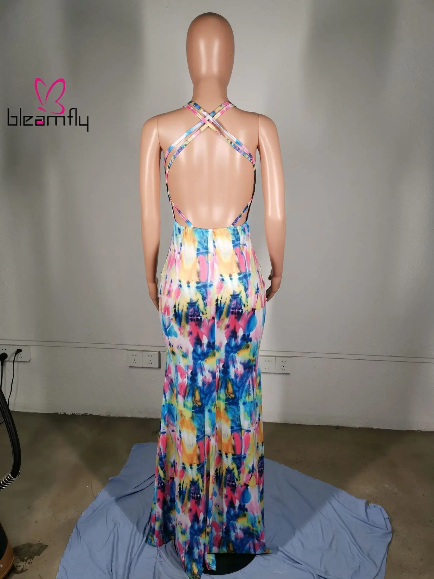 Осенне летнее женское платье с v образным вырезом открытой спиной волнистым