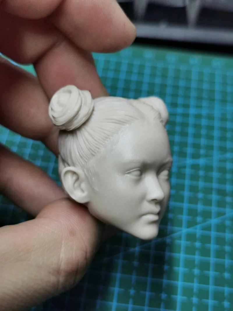 Неокрашенная модель головы для молодых девушек в масштабе 1/6 с двумя булочками