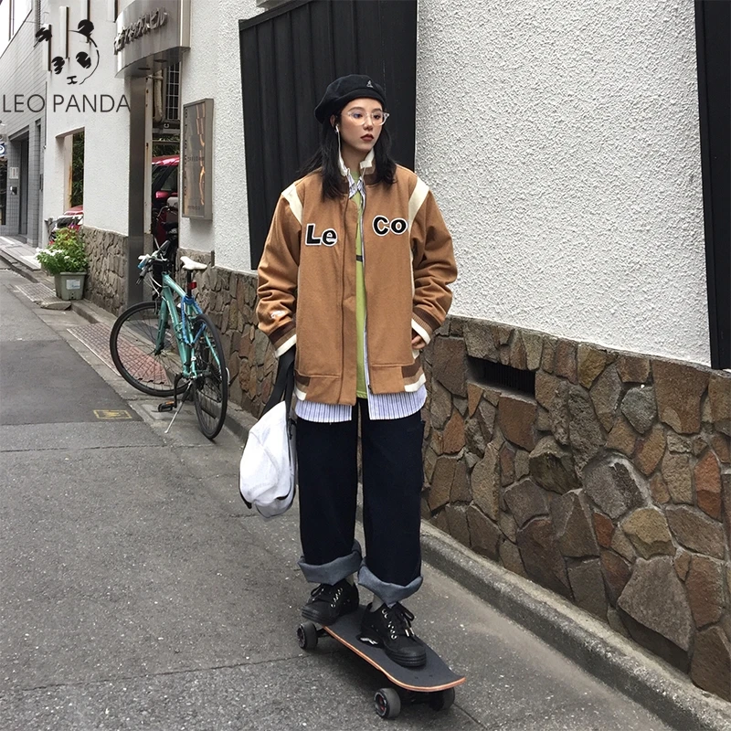 Бейсбольная куртка с вышивкой кожаная винтажная приталенная флисовая для