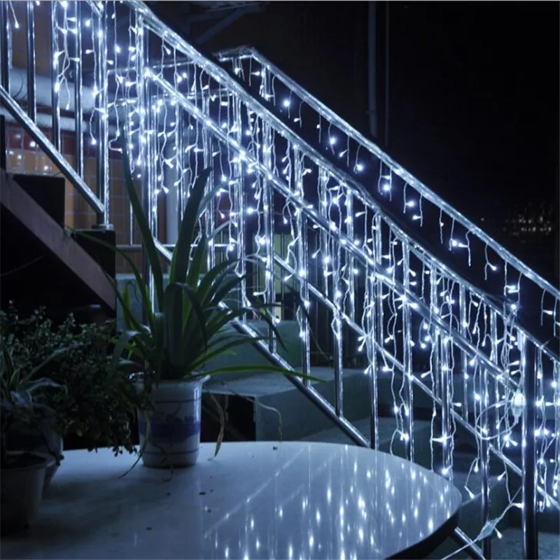 Светодиодные гирлянды в виде сосульки вилка европейского стандарта