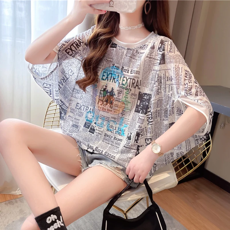 Летние футболки женские с коротким рукавом газетный рисунок принт Блестящий