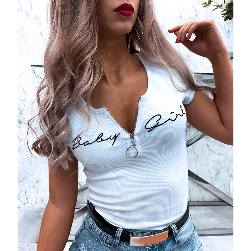 Женская футболка с короткими рукавами v-образным вырезом и вышитыми буквами на