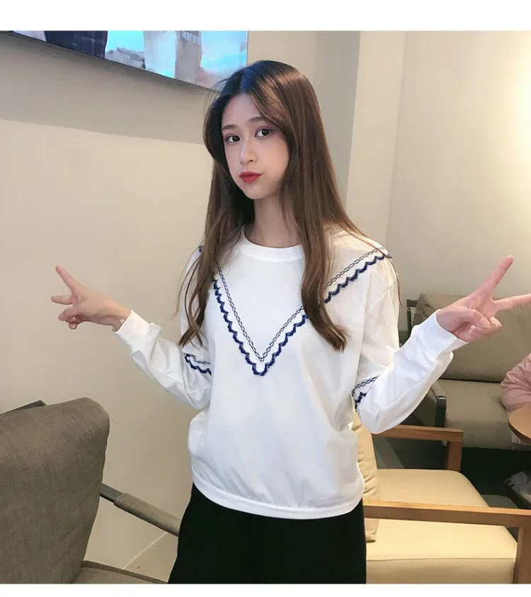 Early autumn 2019 new Korean version of the round neck Sweatshir wild Top women long-sleeved white fashion bottoming sweatshirts |