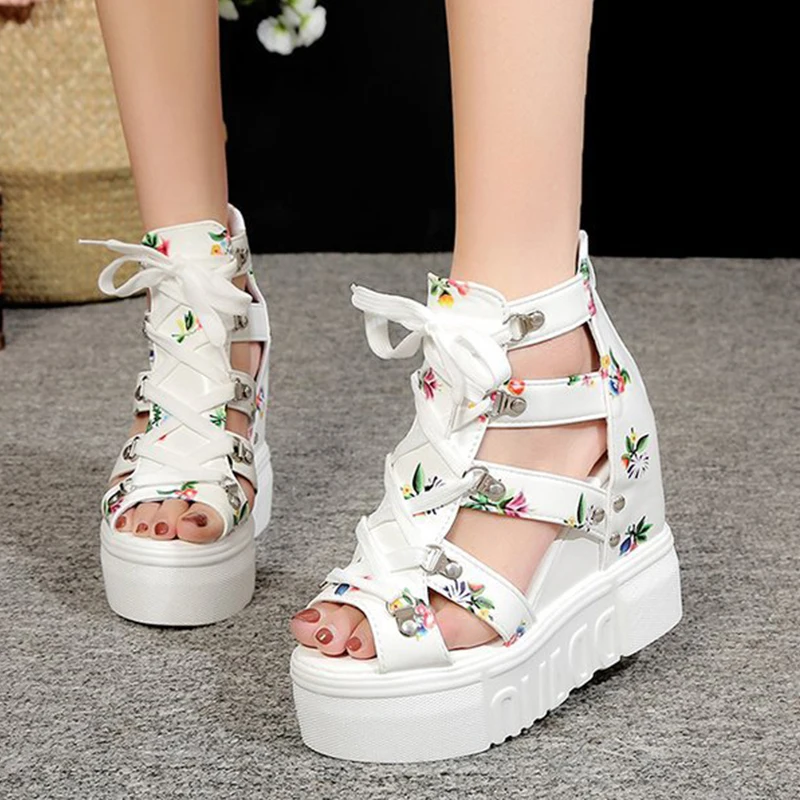 

Женские босоножки; Коллекция 2021 года; Летние сандалии на танкетке с модным принтом для отдыха; Женские сандалии в этническом стиле с цветочн...