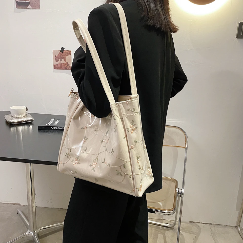 

The New 2021 Fashion Trend Is Lace.Large Capacity. One-Shoulder Portable Lady's Bag.The Shoulder Straps Are Adjusted At Will
