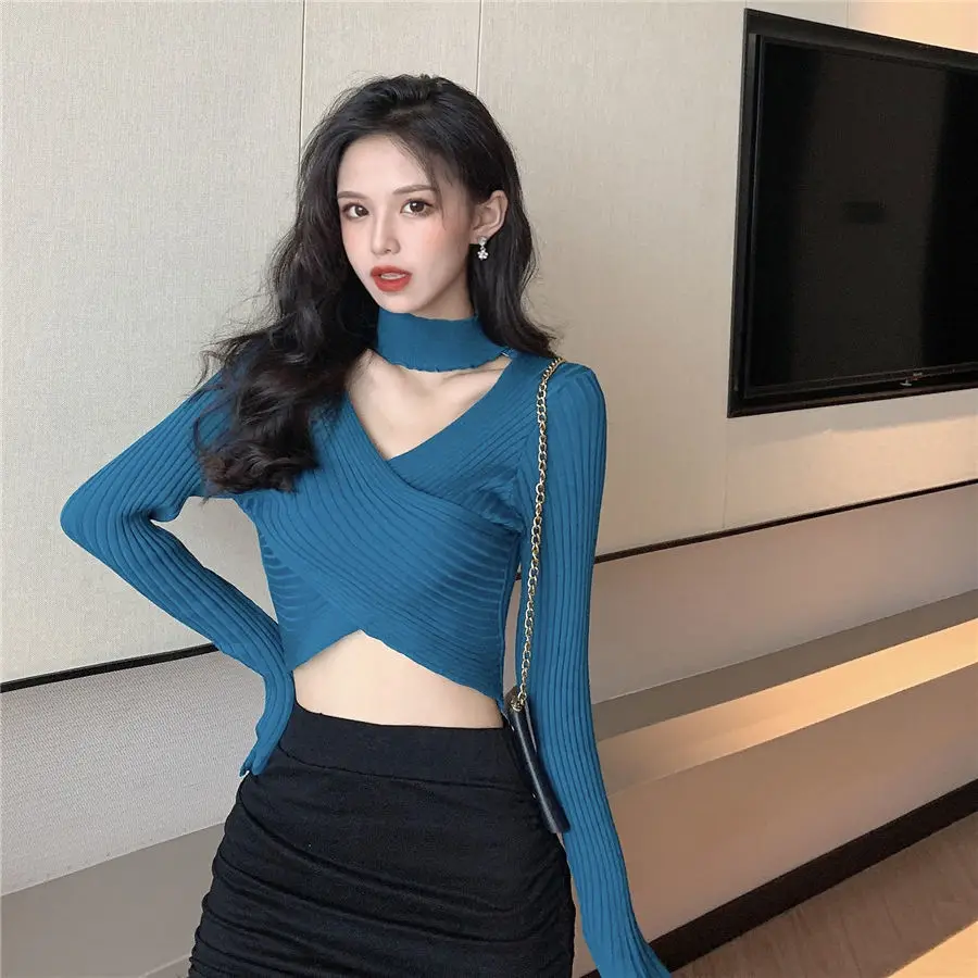 

Hong Kong Style Retro Temperament Goddess Sweater High Quality Autumn New Hanging Neck V Neck Slim and Versatile Blouse