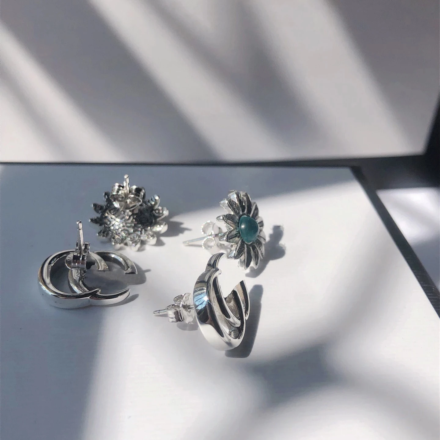 

925 sterling silver earrings, asymmetrical chrysanthemum female earrings; classic micro-label 1:1