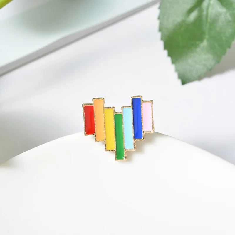 

Color Love Brooch for Women Korean Cartoon Rainbow Shirt Enamel Pins Broches Badge Pines Metalicos Jewelry Brooch Accessories