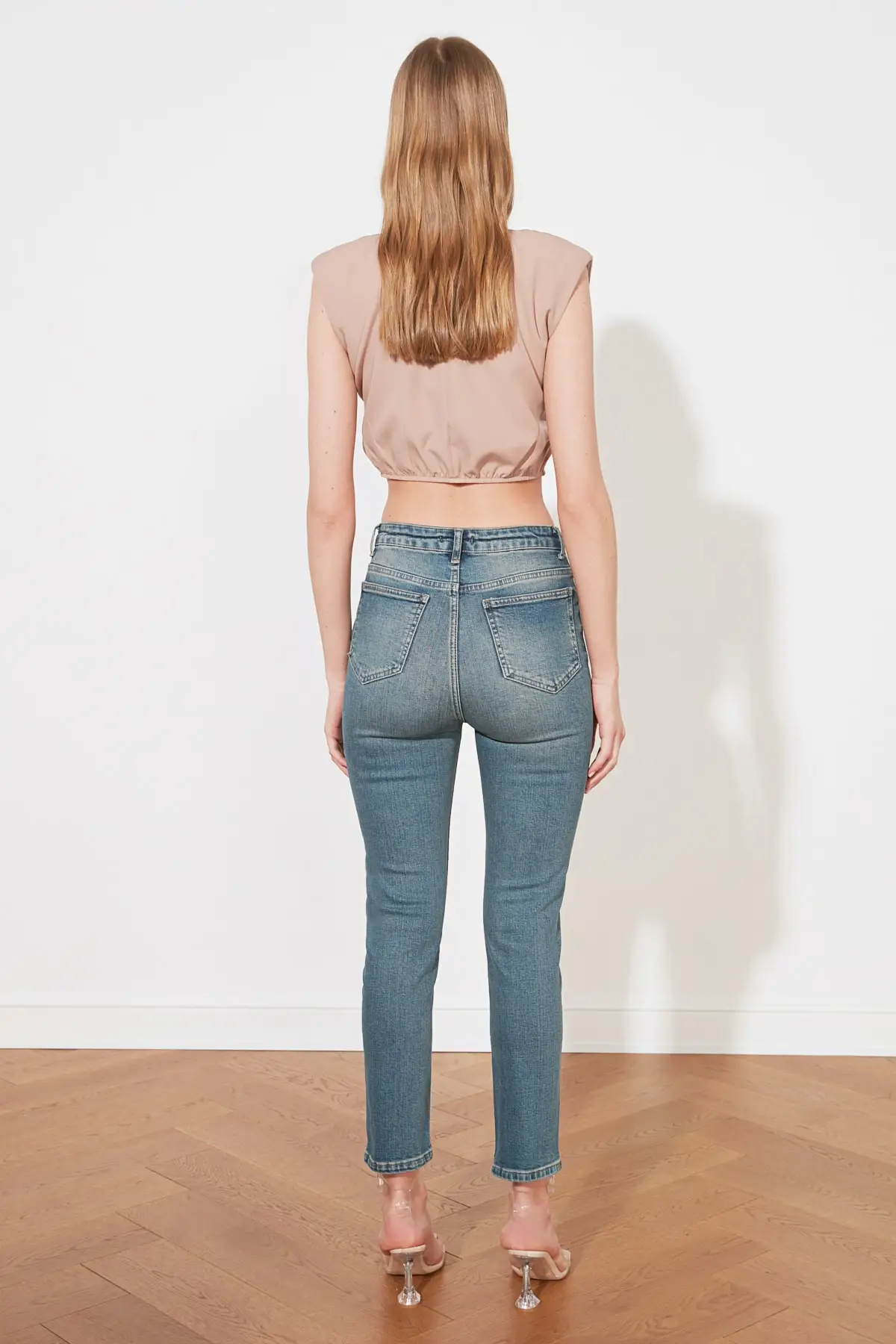

Trendyol Rises Waist Slim Fit Jeans TWOSS21JE0105