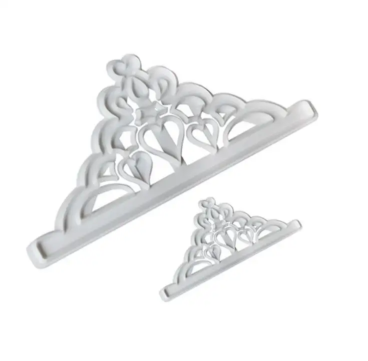 

2pcs Crown Set Plastic Fondant Cutter Cake Mold Biscuit Cookie Cupcake Decorating Tools Sugarcraft Cake Topper Bakeware SN3242