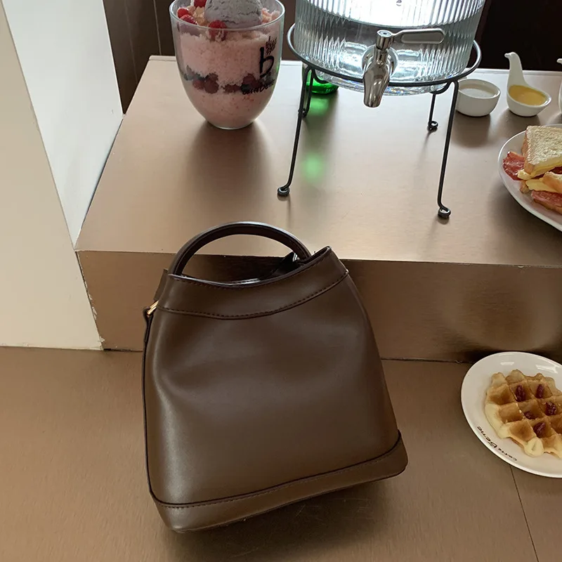 

Contrasting color bucket bag female 2021 new simple fashion large capacity portable shoulder bag temperament messenger bag