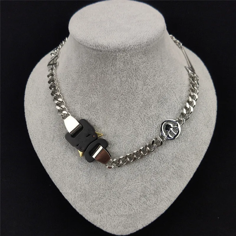 

New 1017 ALYX 9sm Lightning ALYX Hero Man Chain Necklace Hip Hop ALYX Street Accessories Smiley Stainless Steel Necklace Jewelry