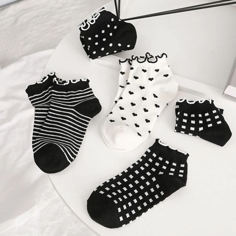 

Женские кружевные носки в Корейском стиле, черные, белые свободные короткие носки принцессы с закругленными краями, светильник ковые носки ...