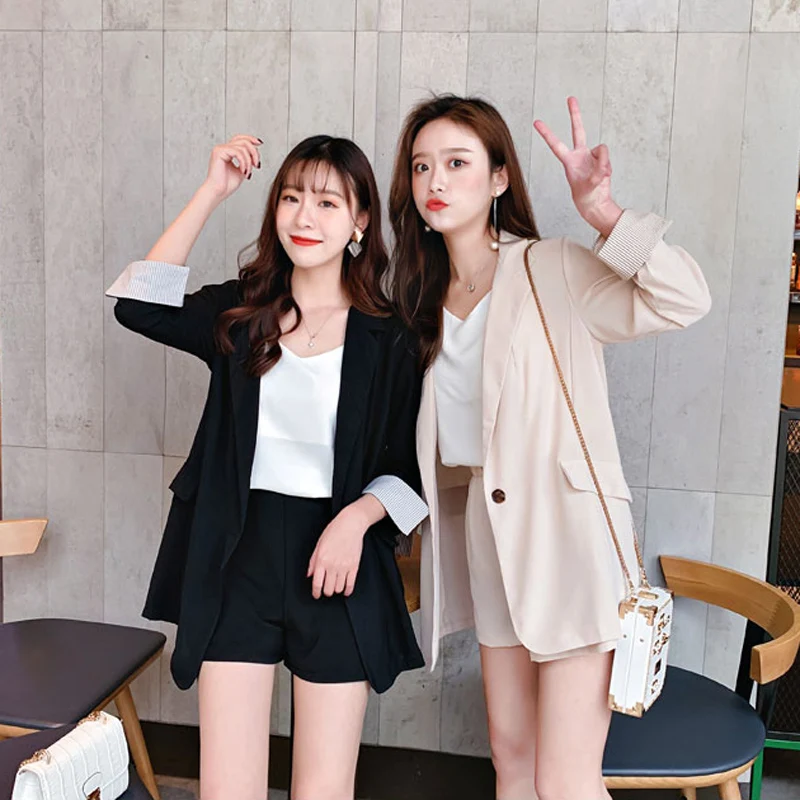 Женский Повседневный костюм Mozuleva из 2-х предметов короткий пиджак в полоску с