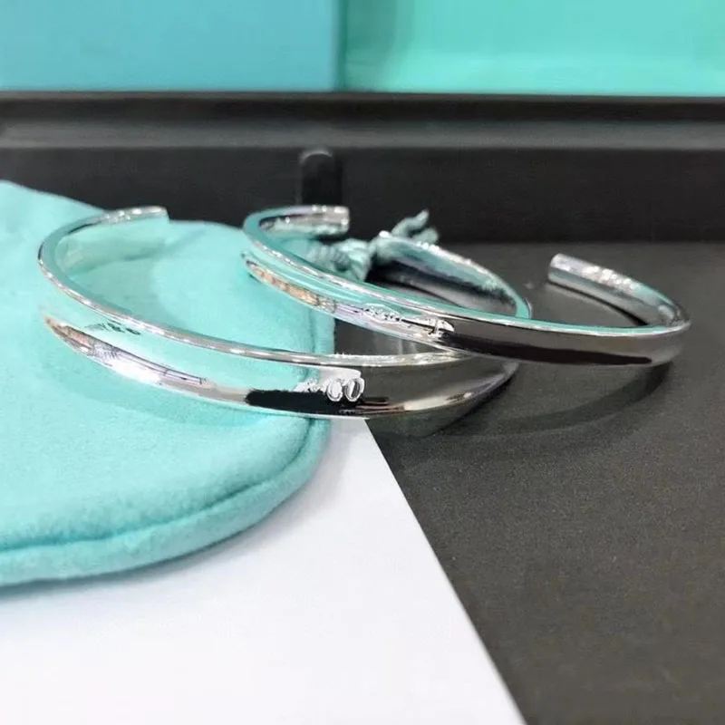 

High quality 1:1 Original TIF Sterling Silver 925 necklace classic T letter bracelet elegantly presented to ladies