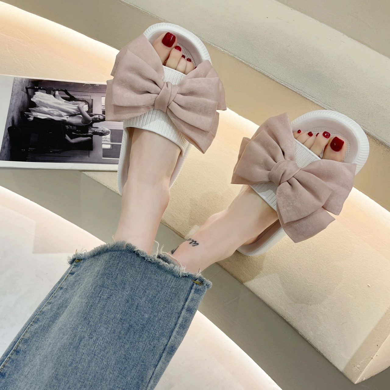 

2021 летние, новые, модные, с большим бантом шлепанцы яркого цвета удобные с мягкой подошвой; Женские шлепанцы; Женская обувь