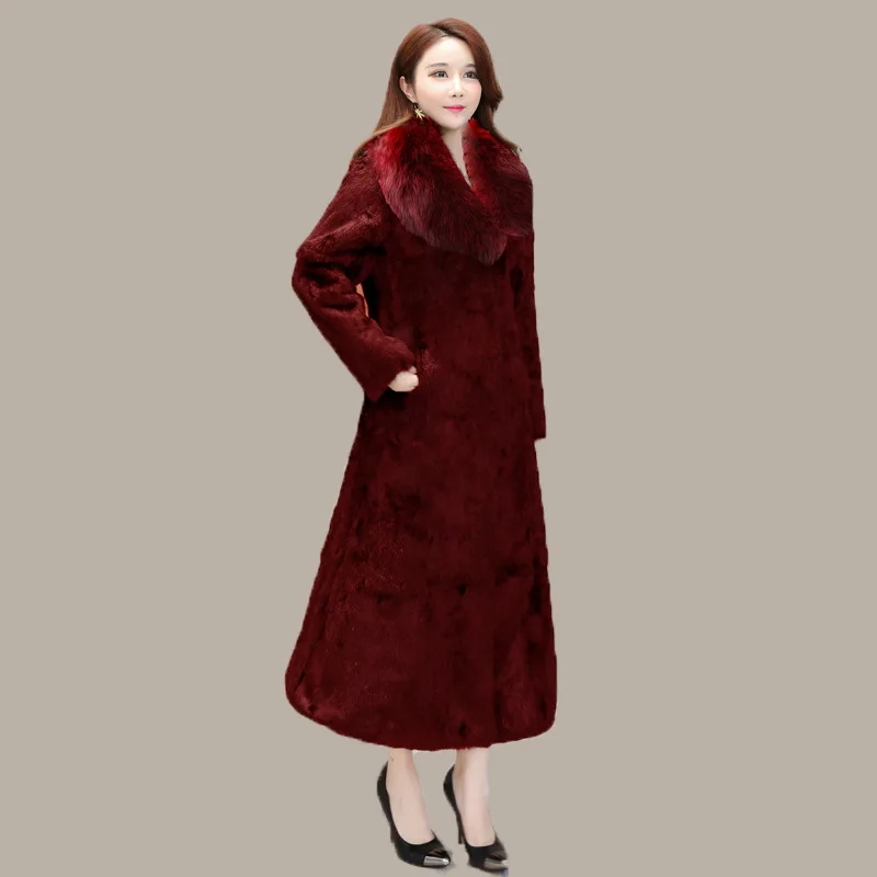 Длинное женское пальто из натурального кроличьего меха с воротником лисьего