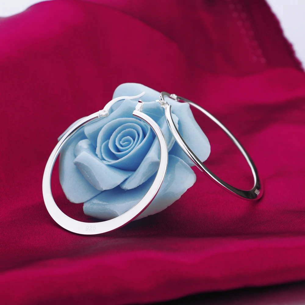 Серьги женские круглые из серебра 925 пробы с глянцевым дизайном| |