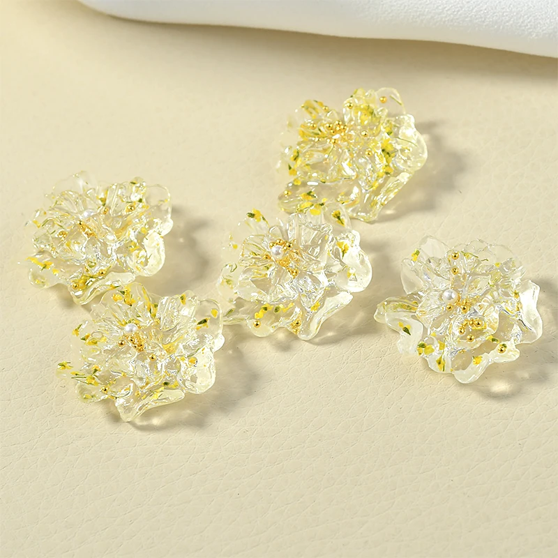 Серьги-гвоздики из акрила и смолы с цветами | Украшения аксессуары