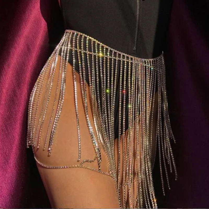 Женская мини юбка Блестящая Серебристая с кисточками стразами и цепочкой в форме