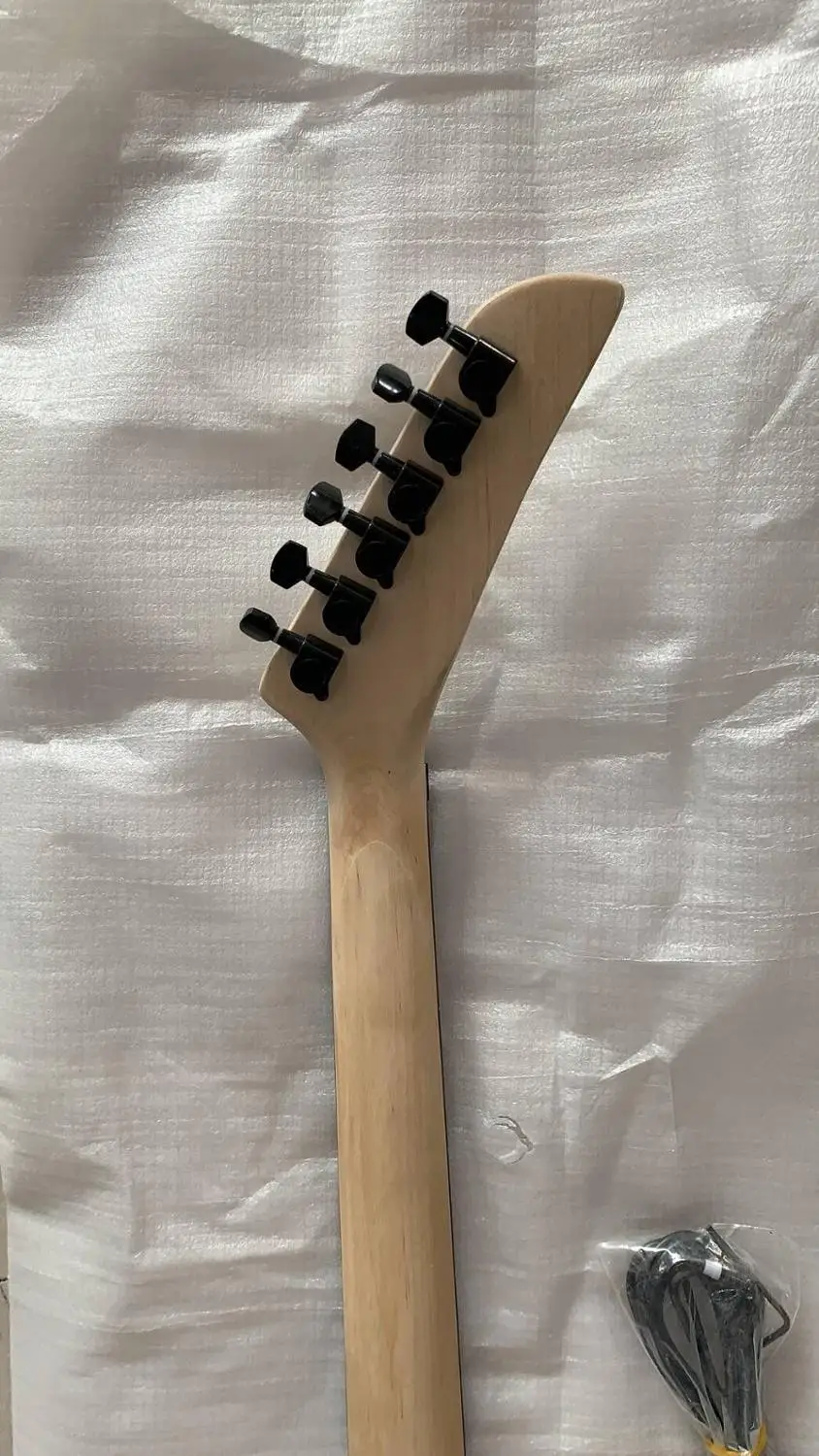 Оптовая продажа резная гитара модель черепа электрическая в натуральном 190420 |