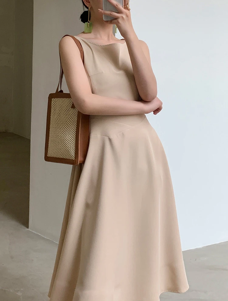 Платье женское ТРАПЕЦИЕВИДНОЕ на бретелях повседневное однотонное черное