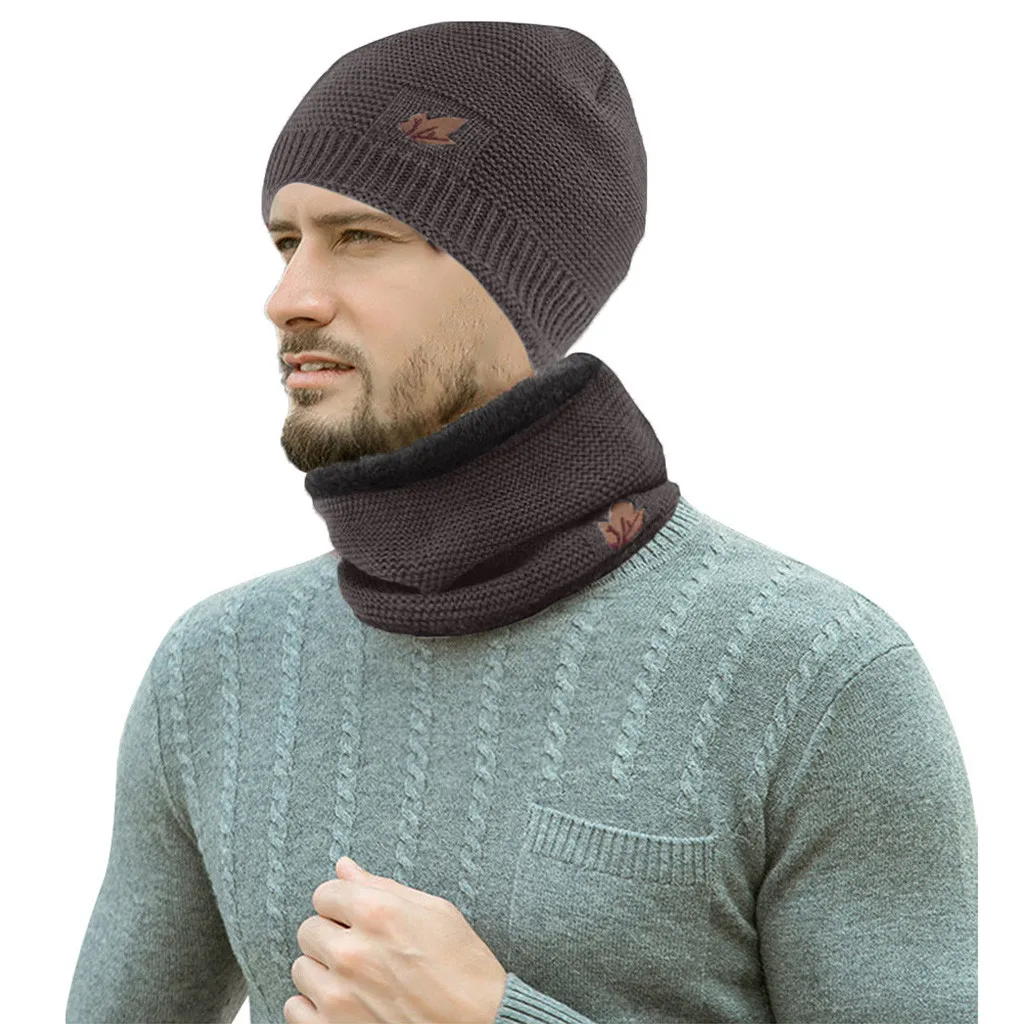 Мужская теплая шапка зимняя утолщенная вязаная ветрозащитная и шарф комплект из