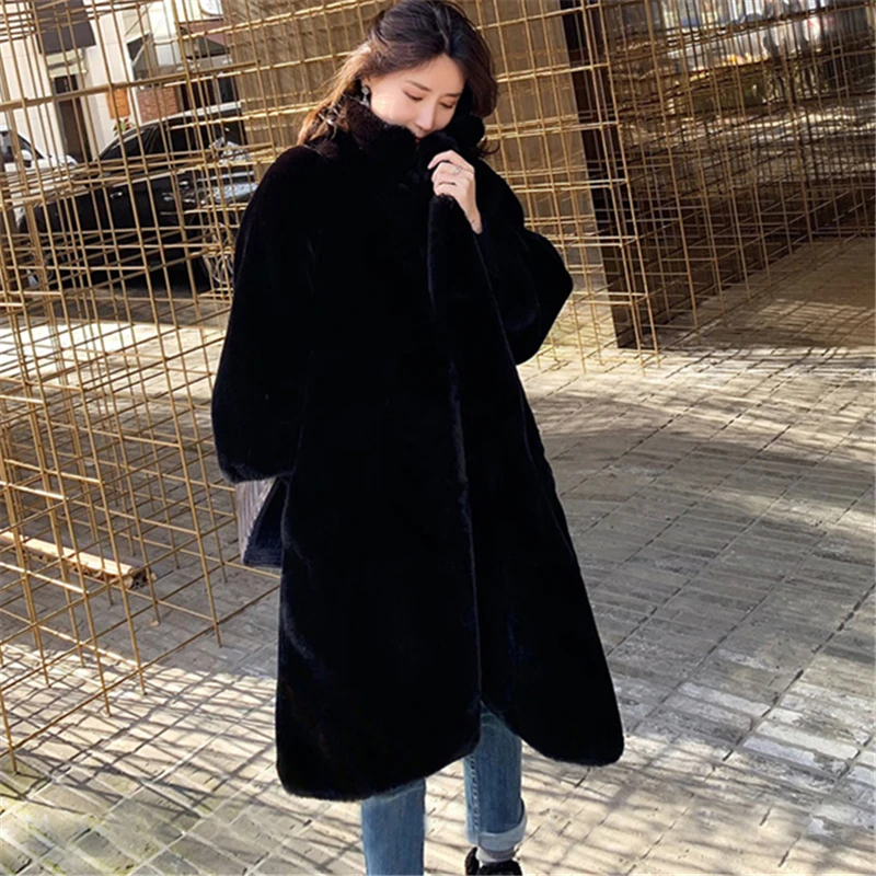 Женское длинное бархатное пальто с воротником-стойкой и длинными рукавами |