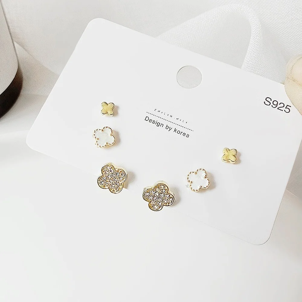 

Clover Small Stud Earrings for Women 2021 Trend Set Korean Fashion Rhinestone Piercing Accessories Cute Simple Jewelry Girl Gift