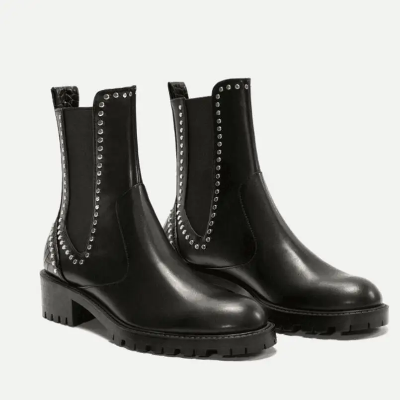 Женские ботинки с заклепками в стиле панк зимние челси круглым носком и