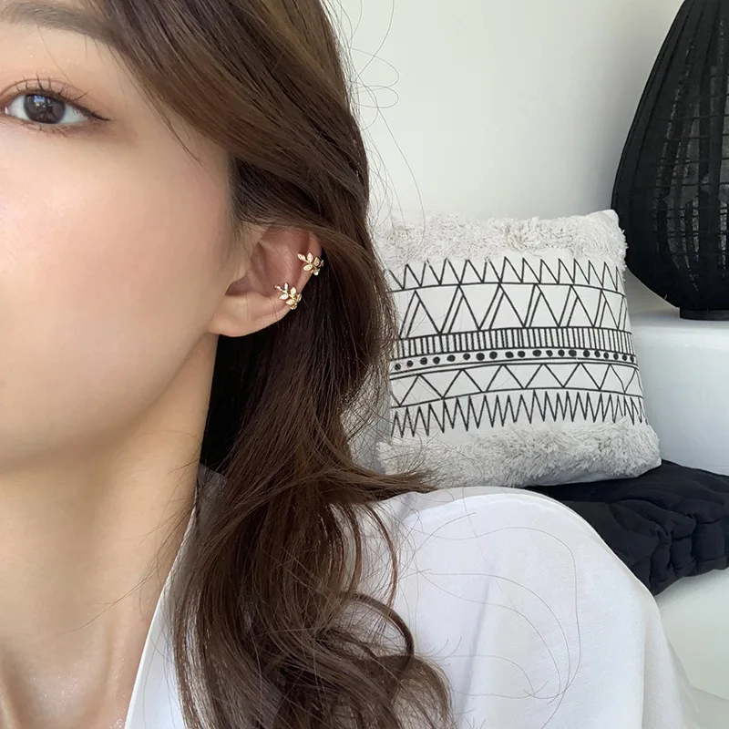 

Ear Cuff Gold Leaves Non-Piercing Ear Clips Fake Cartilage Earring Jewelry For Women Men Crystal Ear Clips
