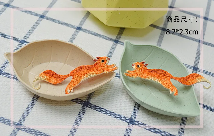 2Pcs Изысканная вышивка белка Одежда патч наклейки ткань наклейки сделай сам животные гранты брюки украшения ремонт наклейки с отверстиями - Цвет: 2Pcs