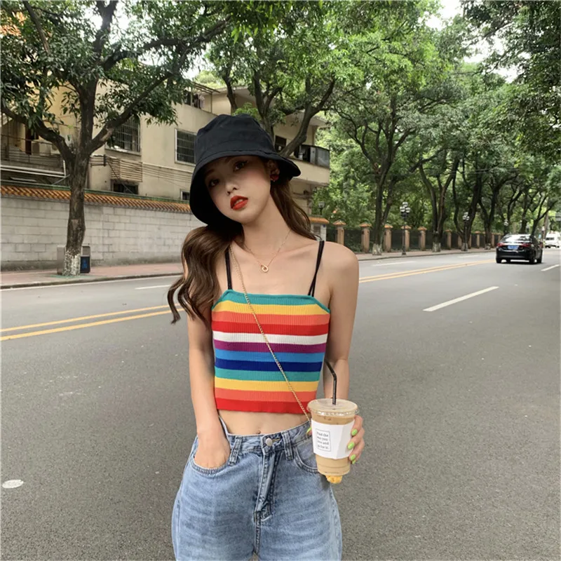 Сексуальный укороченный топ на бретельках женский летний в радужную полоску