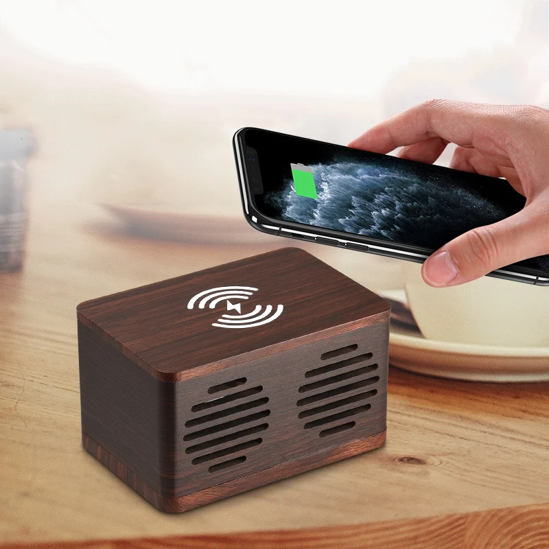 Цифровой светодиодный Будильник D70 с беспроводной зарядкой звуковое