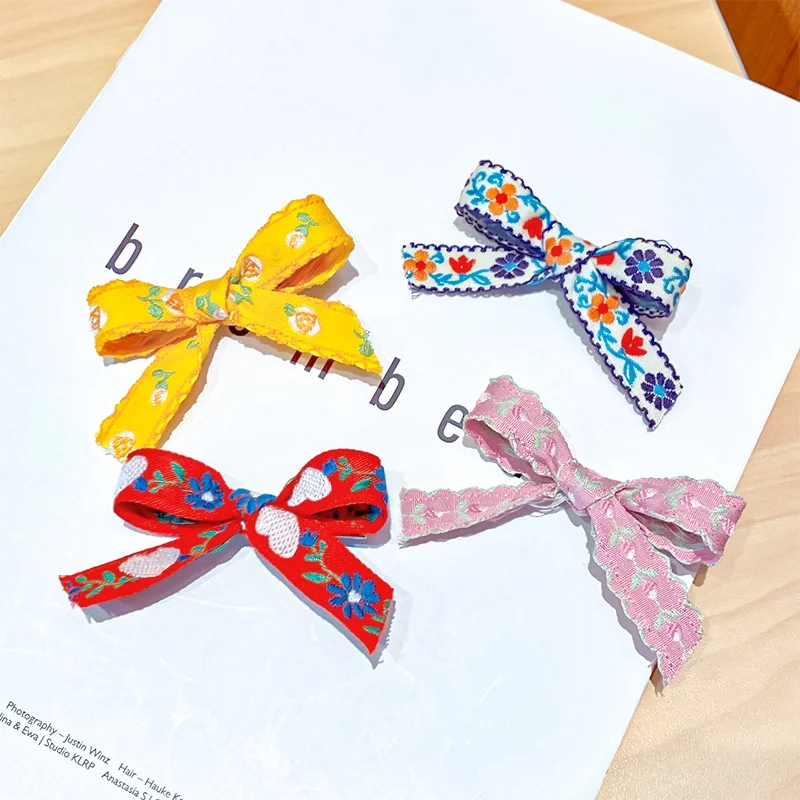 

Детская заколка для волос с бантом