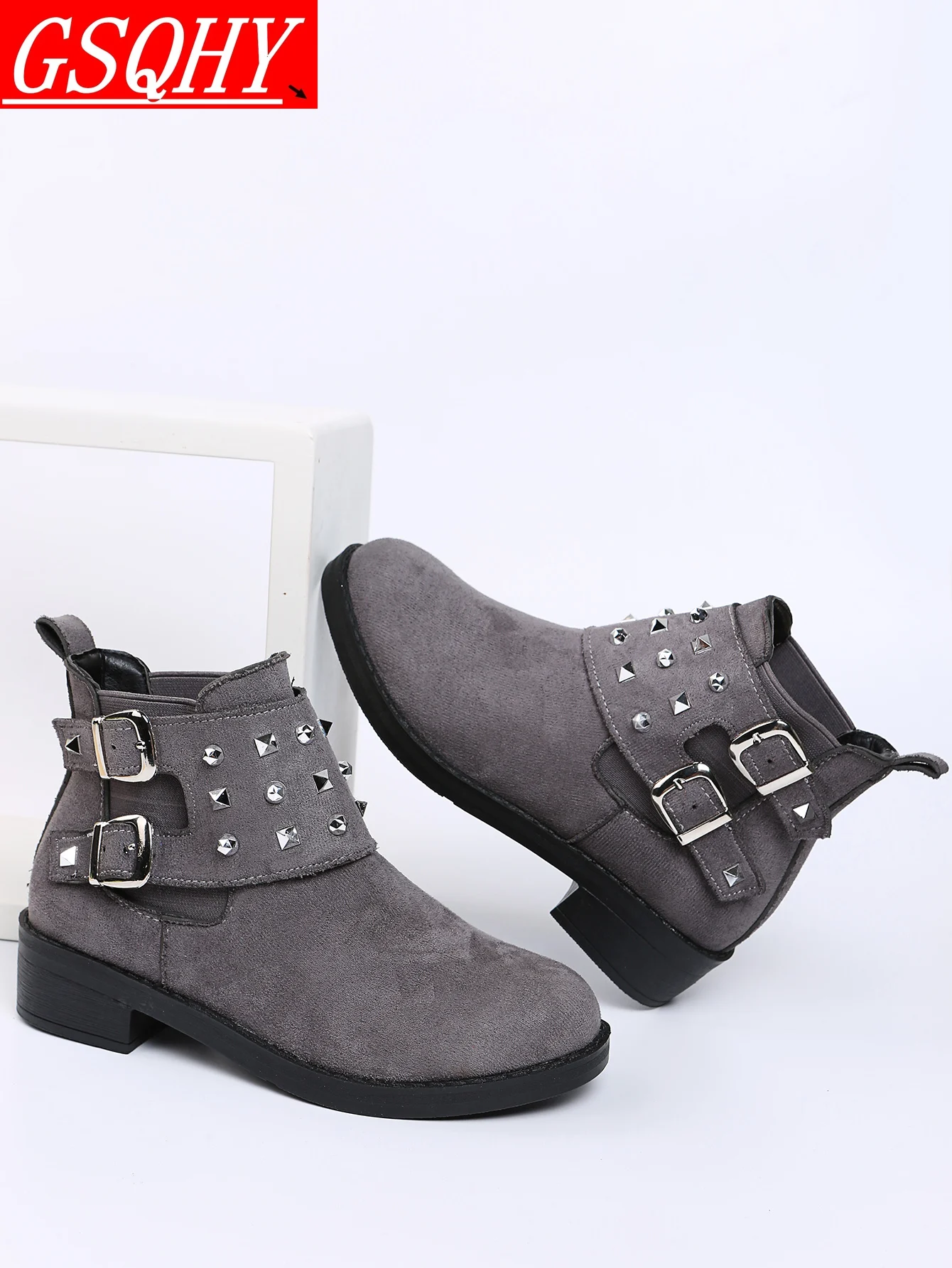 

Winter new style ladies belt buckle rivet boots fashion British Martin boots round head low thick heel side pull women's boots