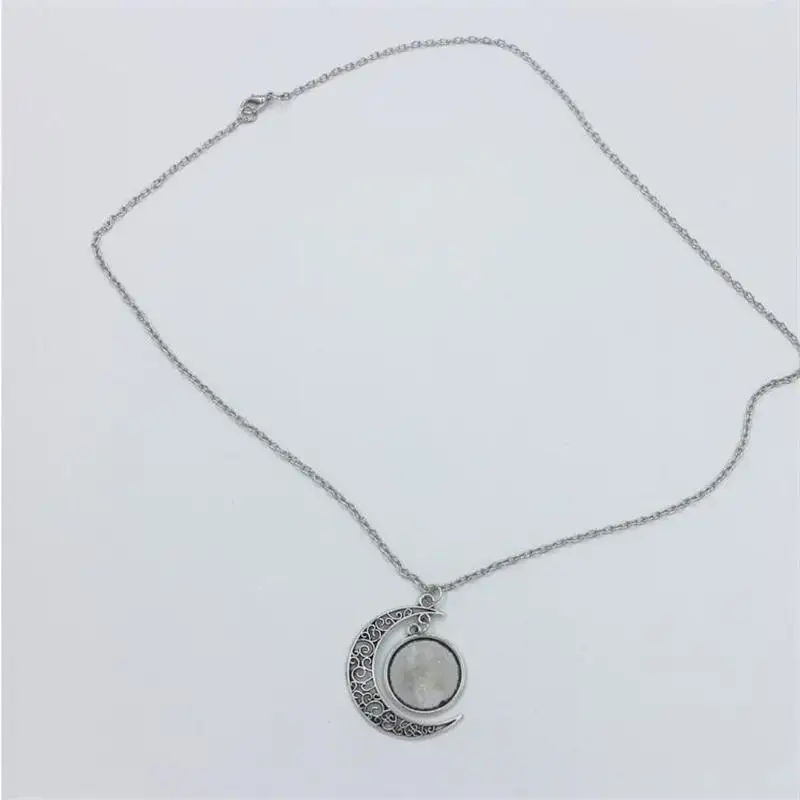 

2021 Sublimation Blank Pendants Moon Shape Retro Metal Chain Necklace Women Lady Fashion Charm Necklaces Party Gift