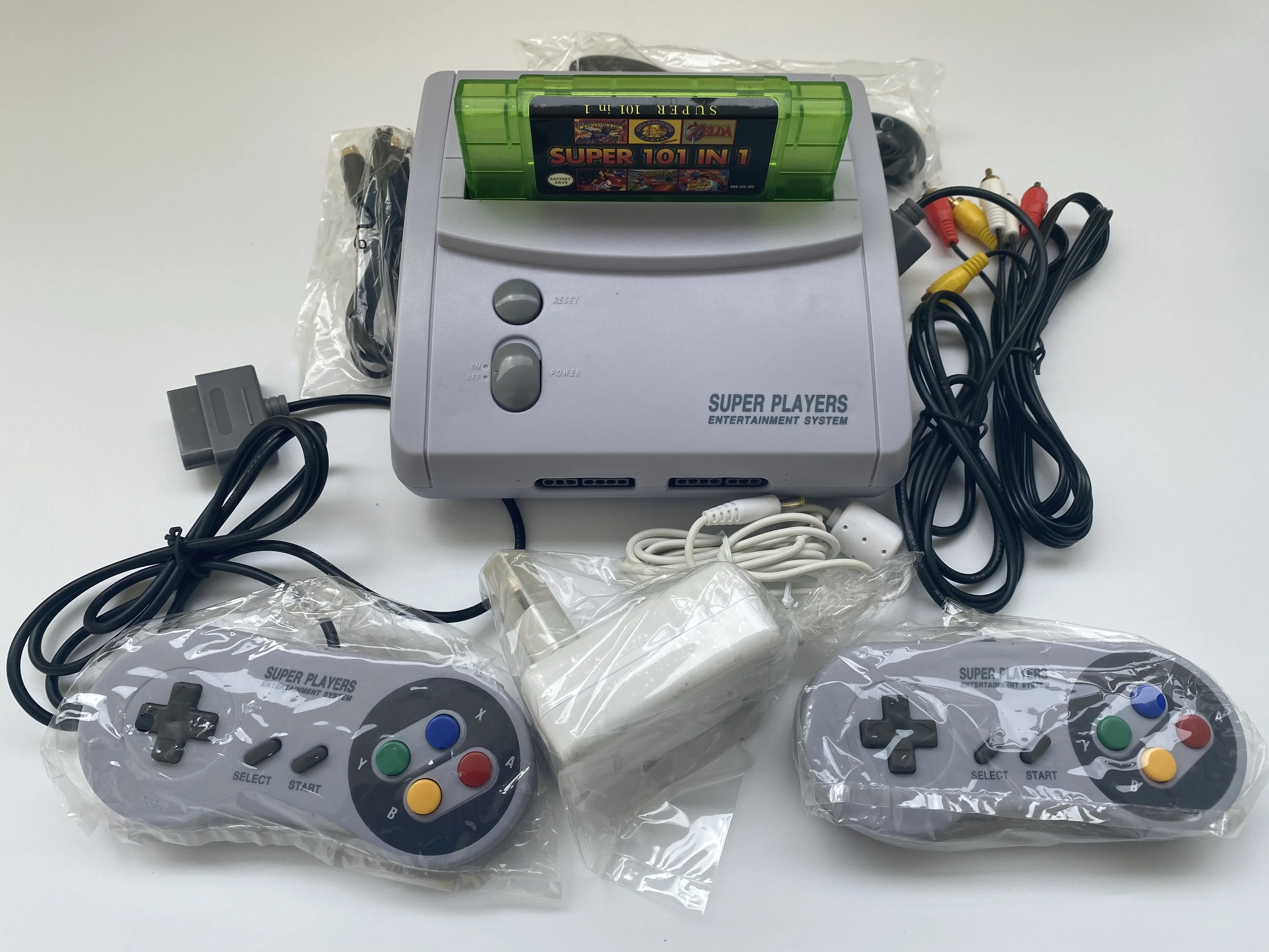 16 битная развлекательная система совместимая с Super Nintendo Games оснащена 100 или 101 в 1