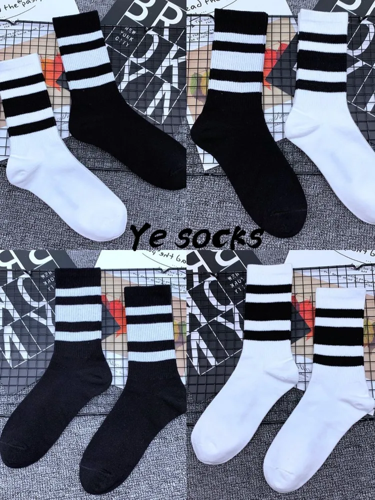 

2021 New Women And Men Socks Black White Color Fashion Style Simple Striped Sports Socks Medium Length Casual Socks