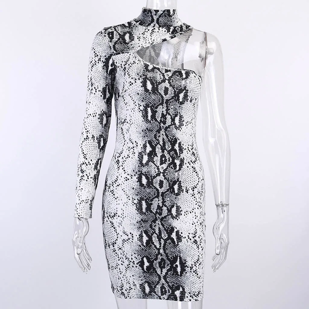 Женское облегающее платье-мини с открытыми плечами длинным рукавом и принтом под