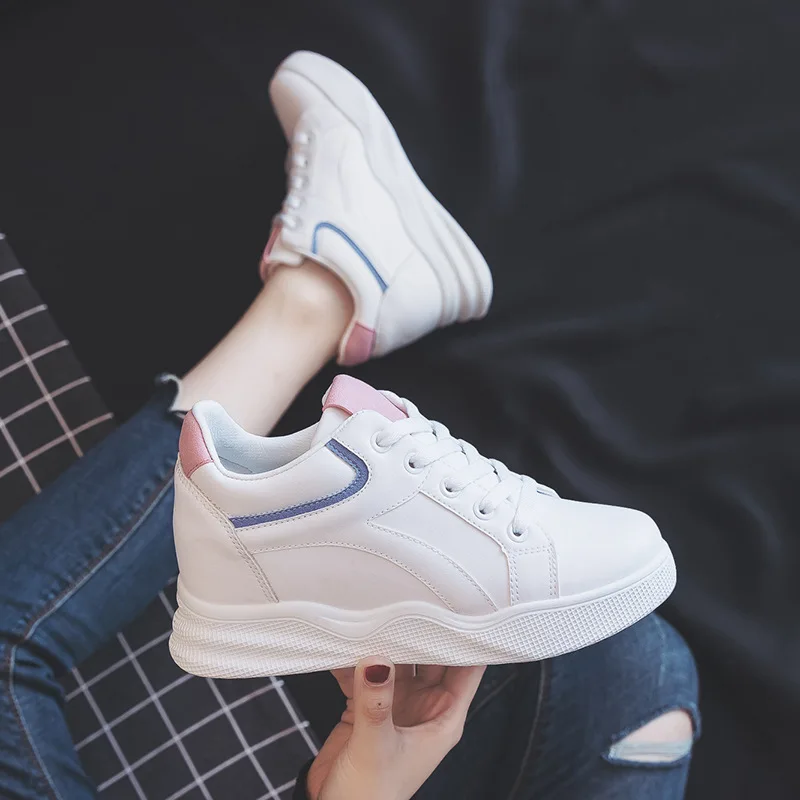 Женские кроссовки на скрытой танкетке повседневная обувь платформе высокий