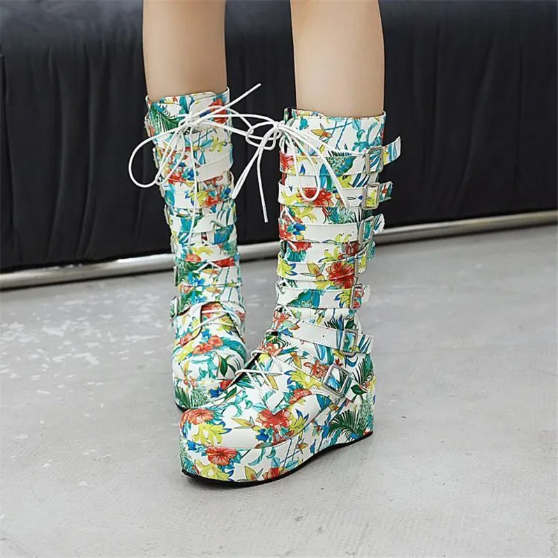 Женские ботинки до середины икры черные на толстой резиновой подошве со